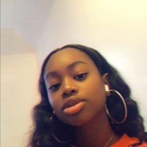 Meet your Posher, Janelle